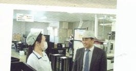 企業担当者による学校視察の様子